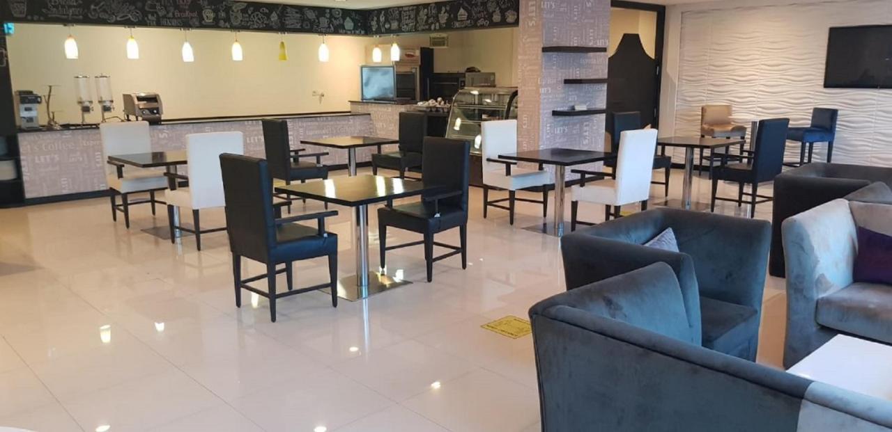 Tulip Hotel & Suites Манама Екстериор снимка