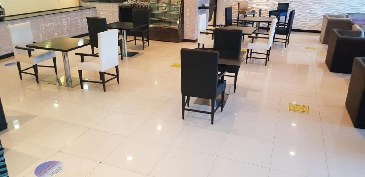 Tulip Hotel & Suites Манама Екстериор снимка