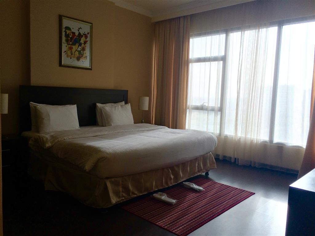 Tulip Hotel & Suites Манама Екстериор снимка